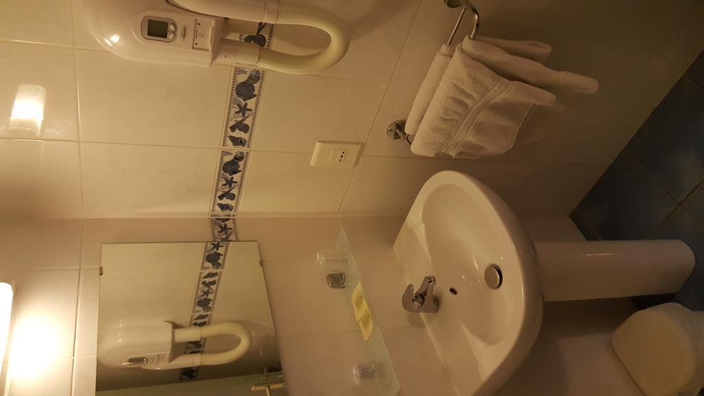 Hotel Le Passiflore Saint-Pol-de-Leon Ngoại thất bức ảnh