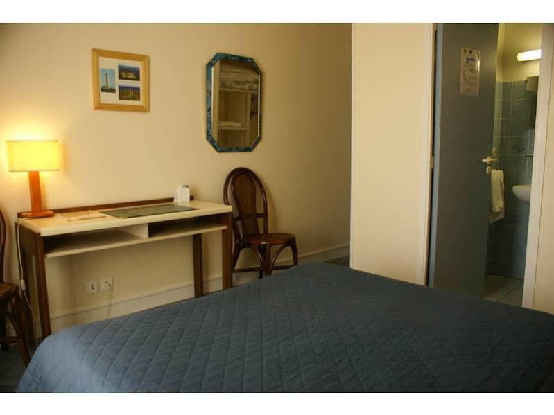 Hotel Le Passiflore Saint-Pol-de-Leon Ngoại thất bức ảnh